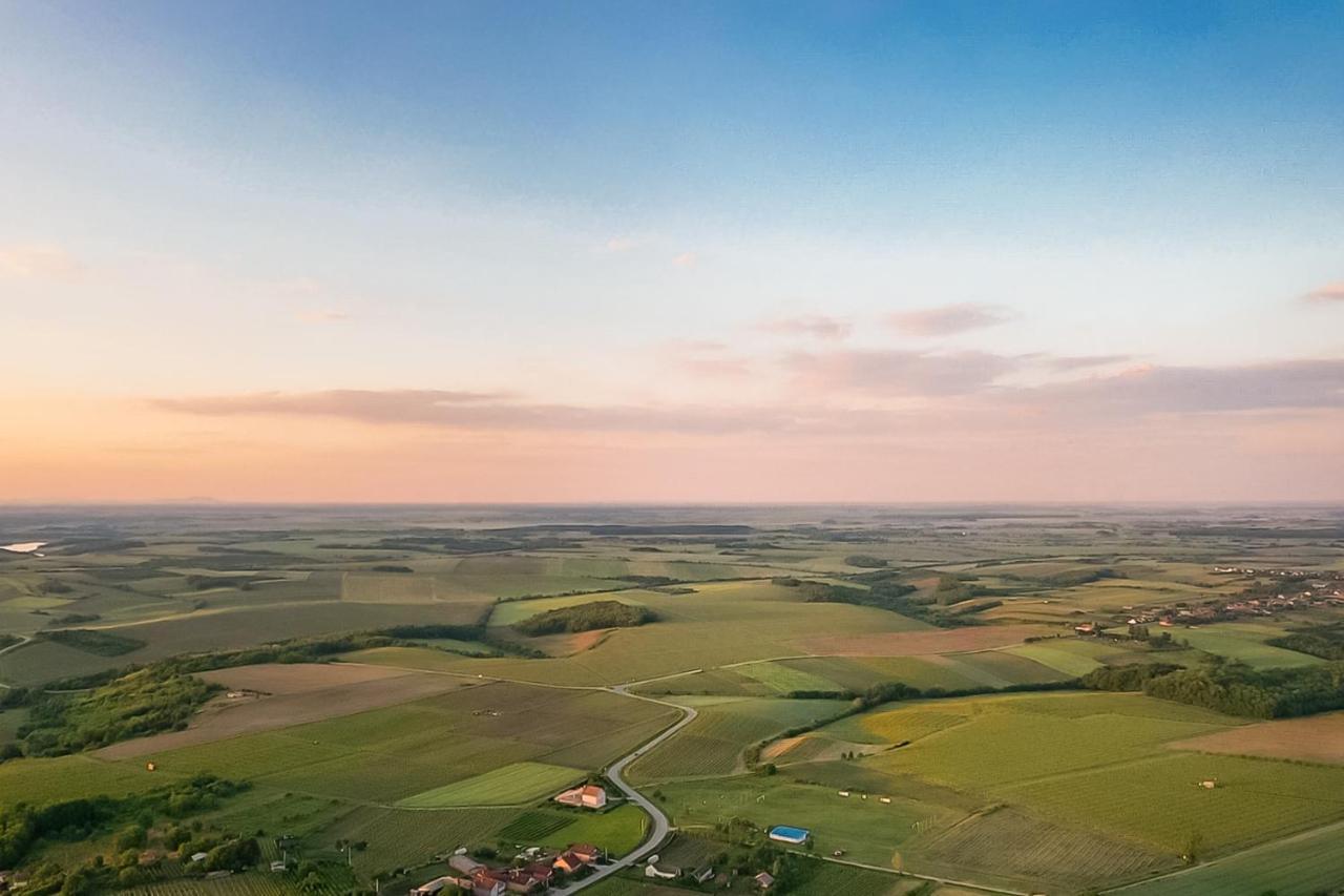 Village Wine House Mandicevac Dış mekan fotoğraf
